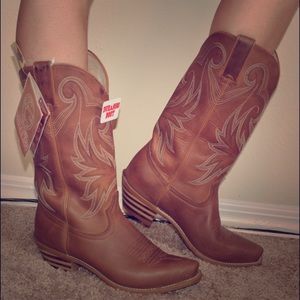 NWT Durango Boots